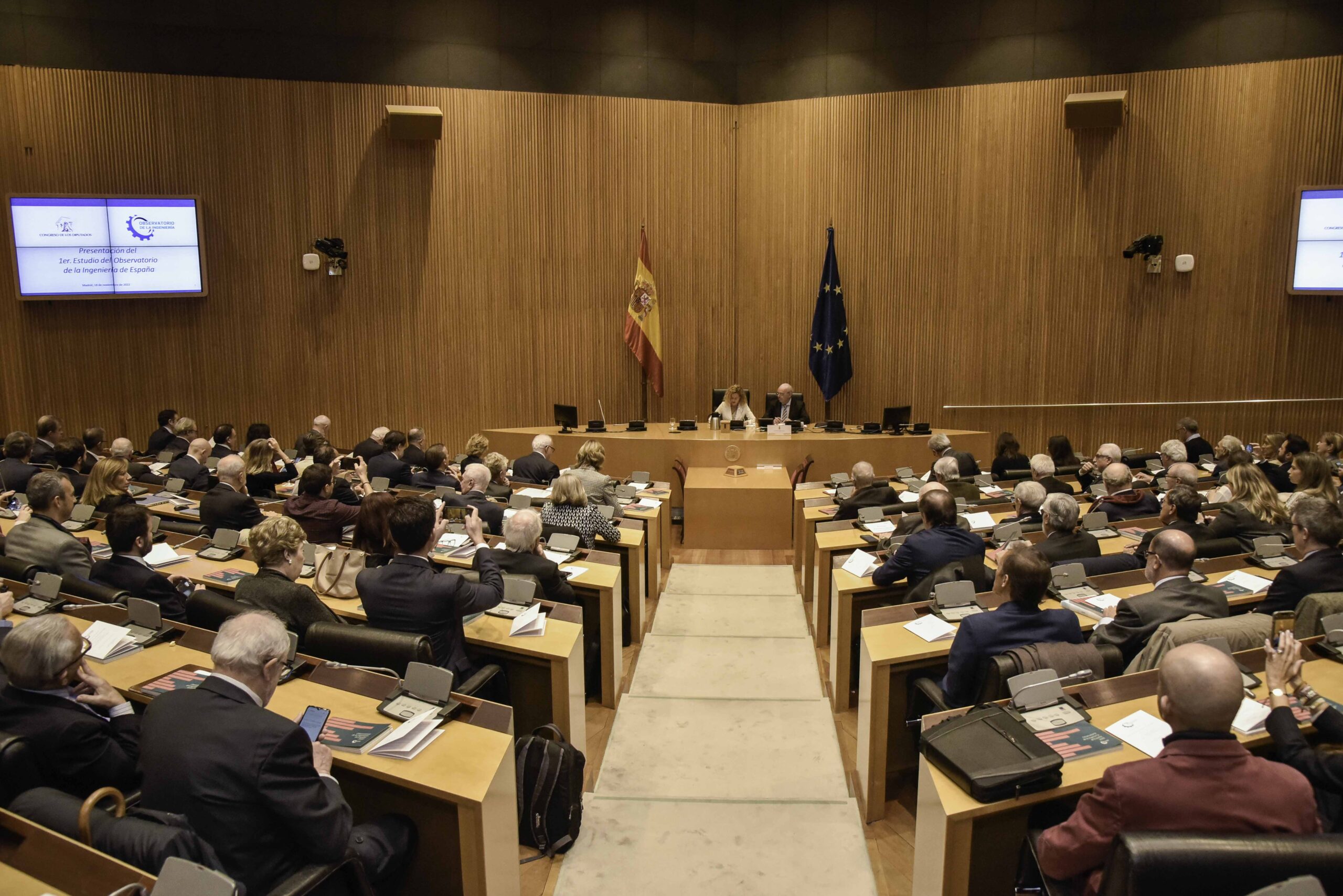 Presentación del Informe en un auditorio
